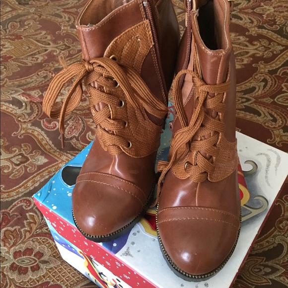 Women boots - Picture 2 of 3